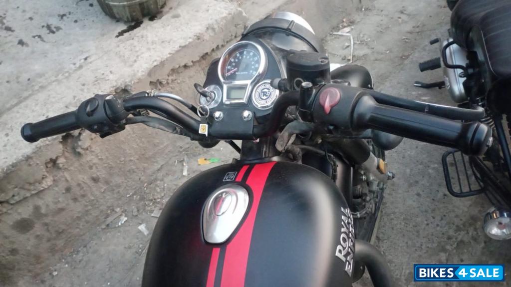 Dark Stealth  Dark Royal Enfield Classic 350 BS VI