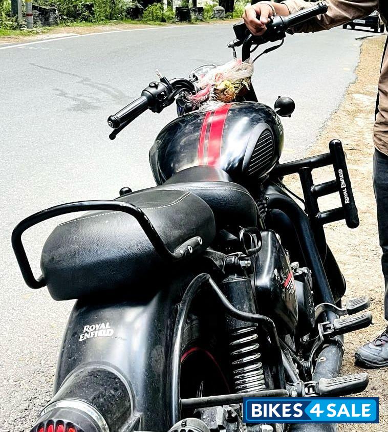 Dark Stealth  Dark Royal Enfield Classic 350 BS VI