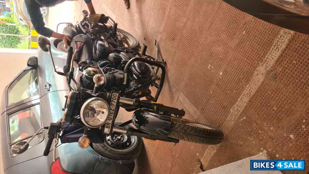 Black Benelli Imperiale 400 BS6