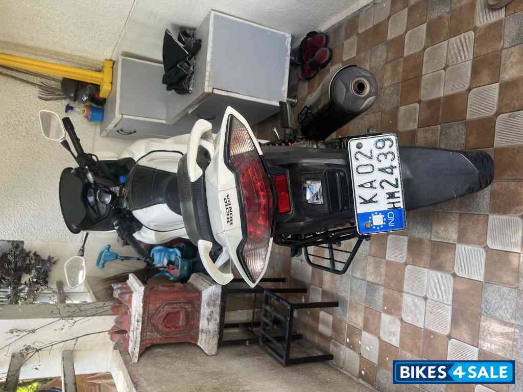 White Hero Karizma ZMR