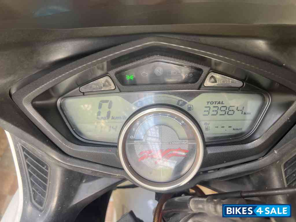 White Hero Karizma ZMR