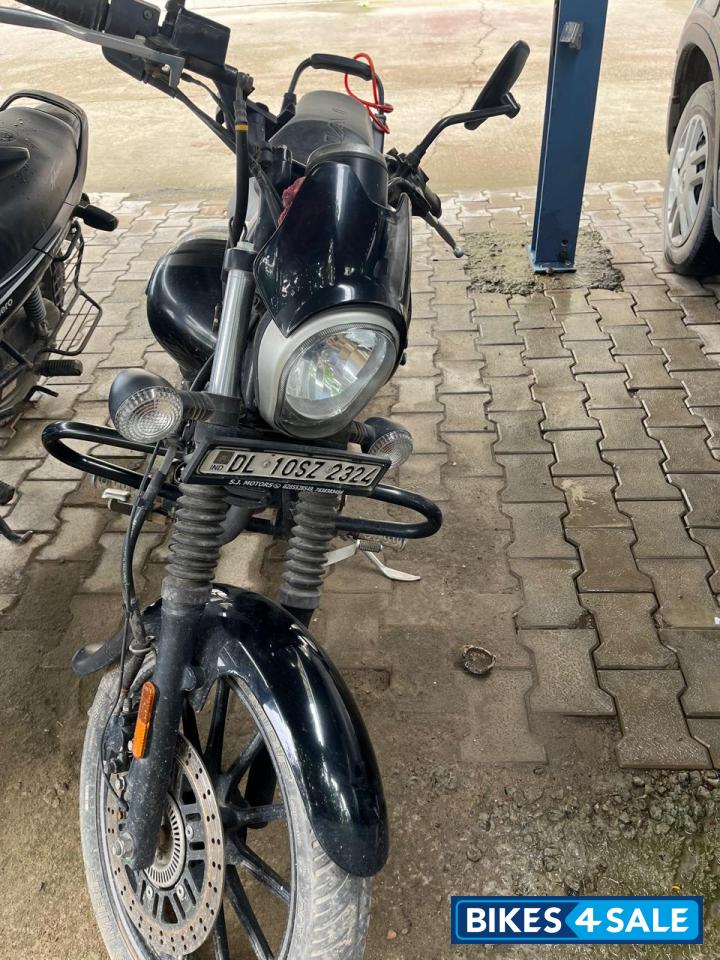Black Bajaj Avenger Street 160 BS6