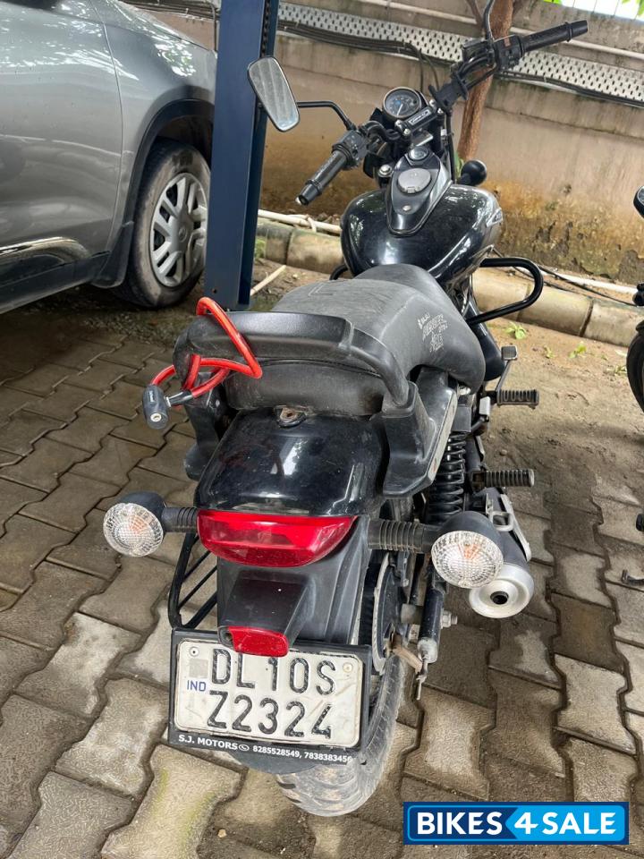 Black Bajaj Avenger Street 160 BS6