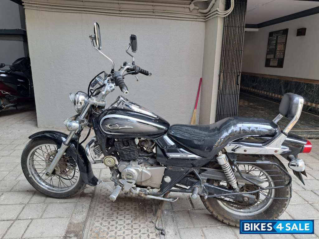 Black Bajaj Avenger Cruise 220