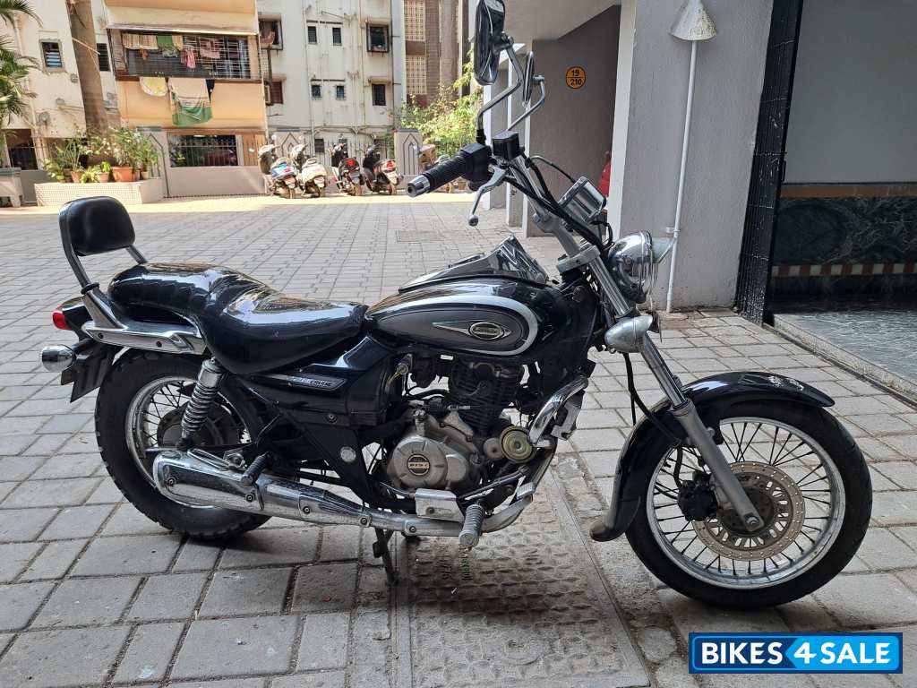 Black Bajaj Avenger Cruise 220