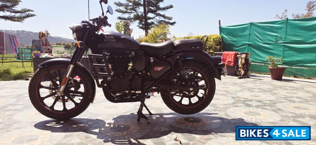 Matte Black Royal Enfield Classic Stealth Black