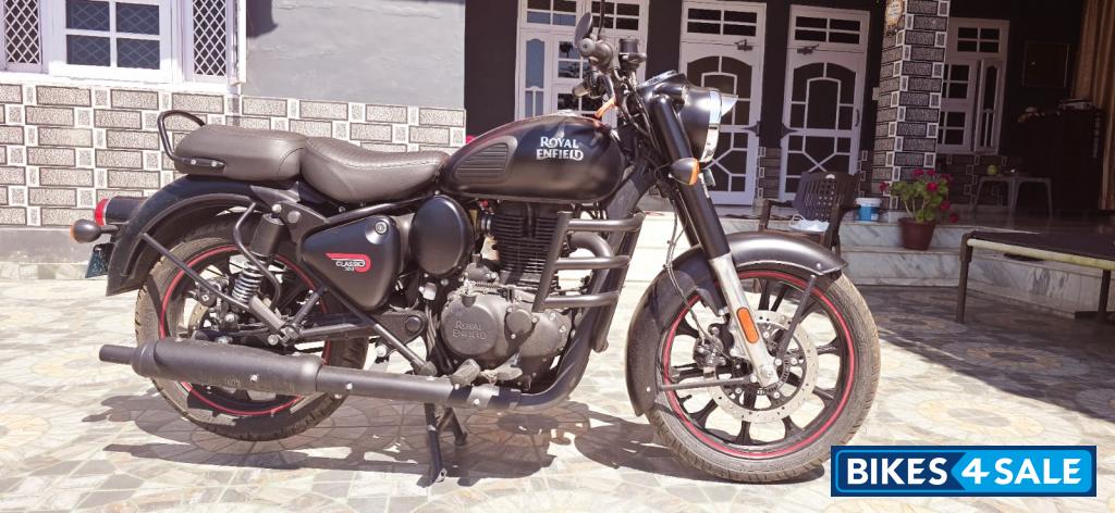 Matte Black Royal Enfield Classic Stealth Black