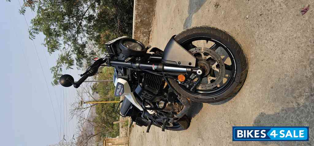 White And Black Husqvarna Vitpilen 250 2024