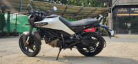 White And Black Husqvarna Vitpilen 250 2024