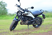 White And Black Husqvarna Vitpilen 250 2024