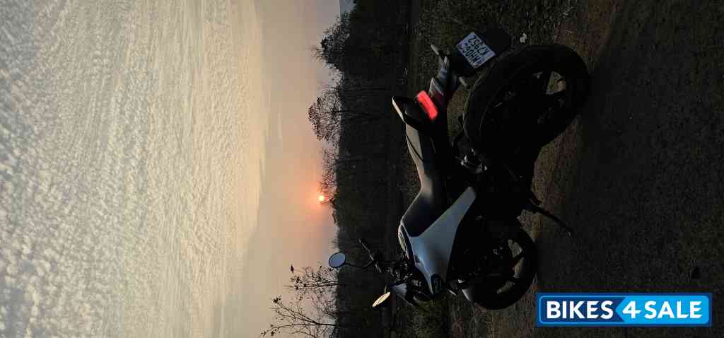 White And Black Husqvarna Vitpilen 250 2024