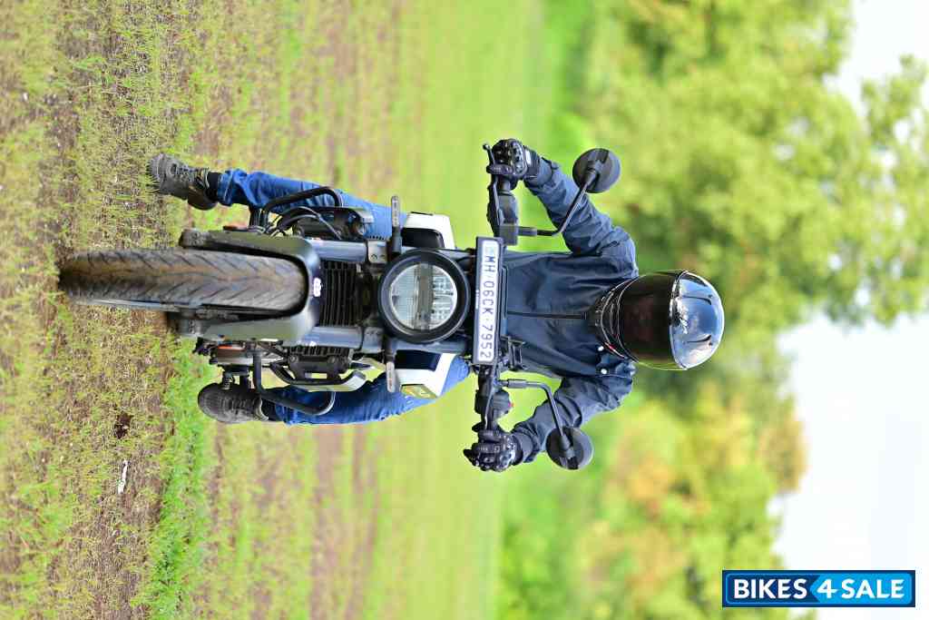 White And Black Husqvarna Vitpilen 250 2024