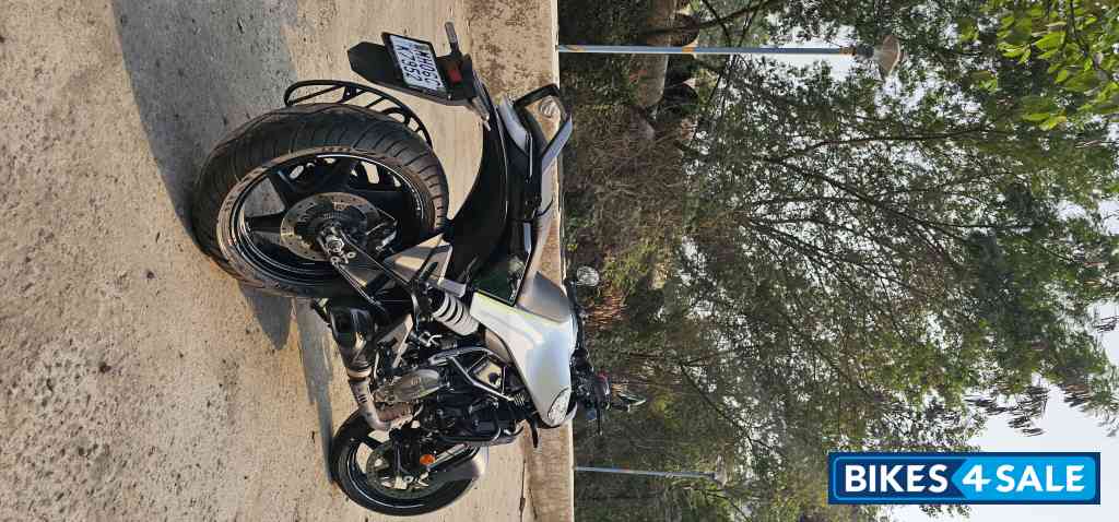 White And Black Husqvarna Vitpilen 250 2024