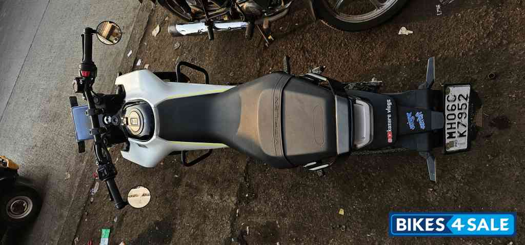 White And Black Husqvarna Vitpilen 250 2024