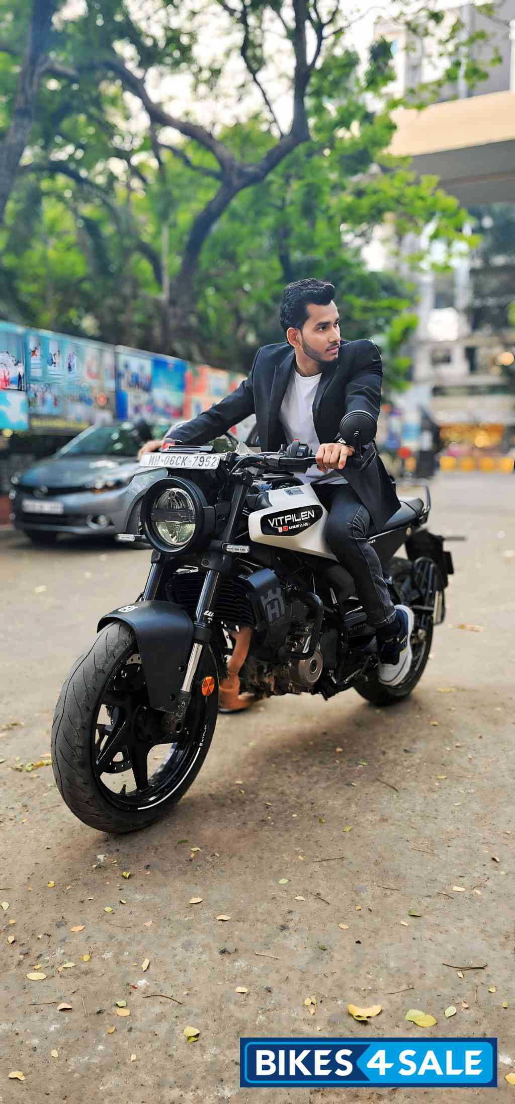 White And Black Husqvarna Vitpilen 250 2024