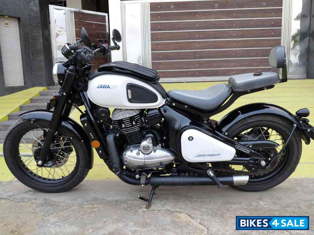 White Jawa  Bobber 42
