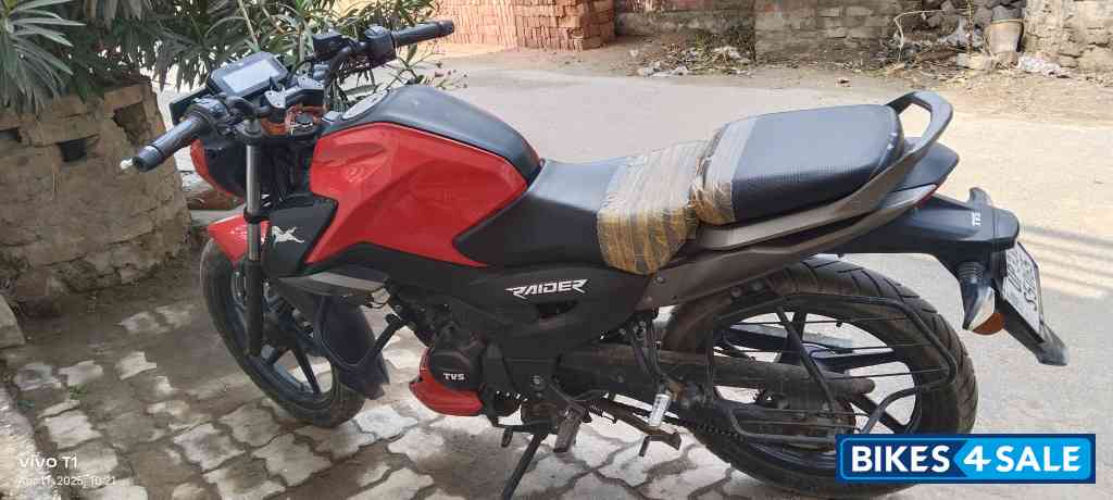 Red And Black TVS Raider 125