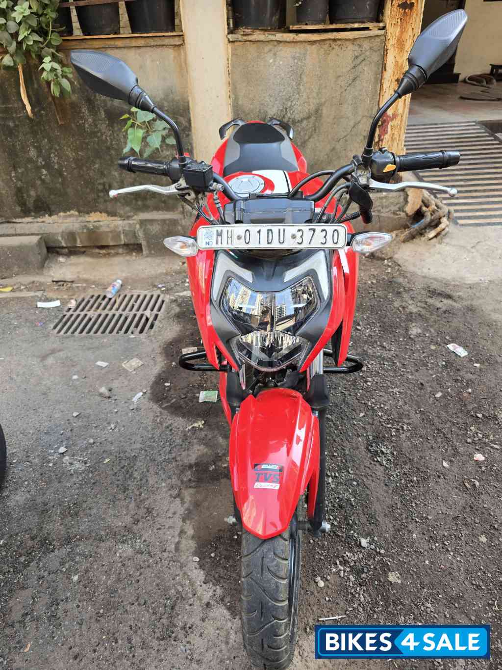 Red TVS Apache RTR 160 4V