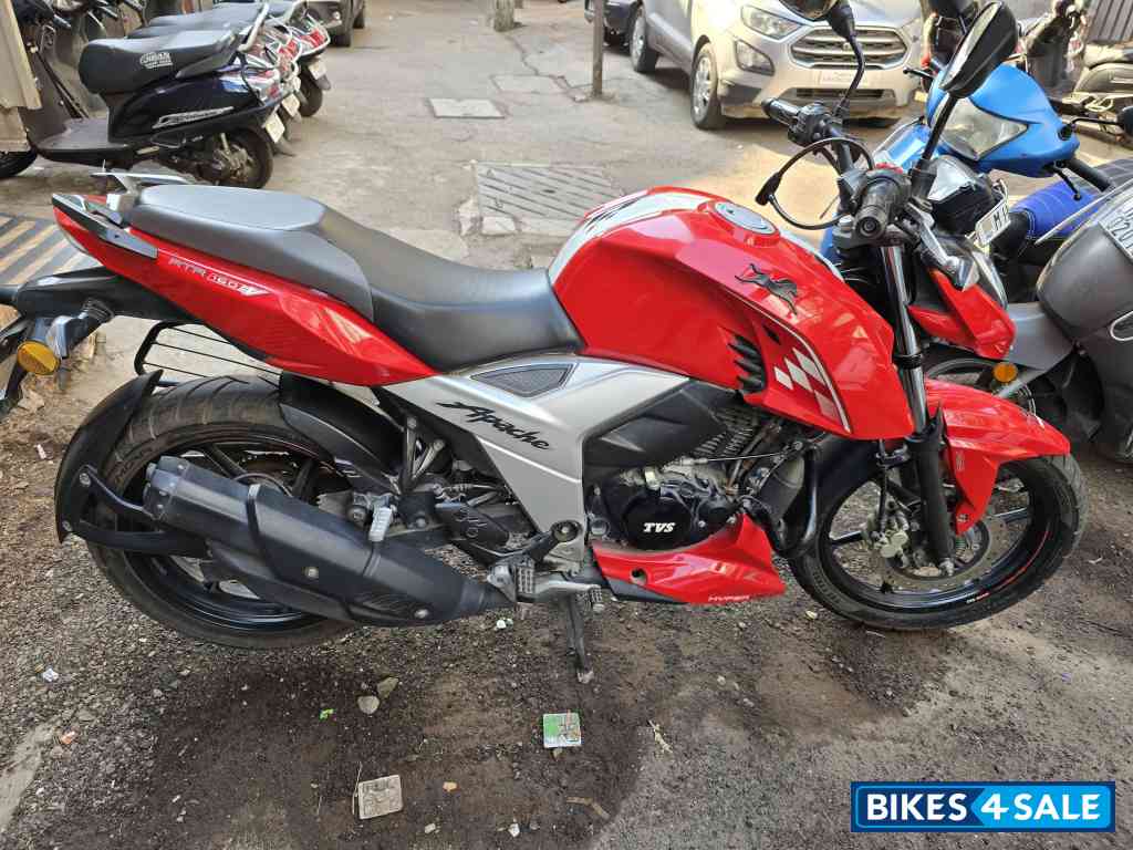 Red TVS Apache RTR 160 4V