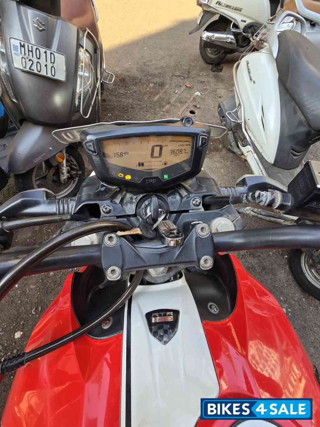 Red TVS Apache RTR 160 4V