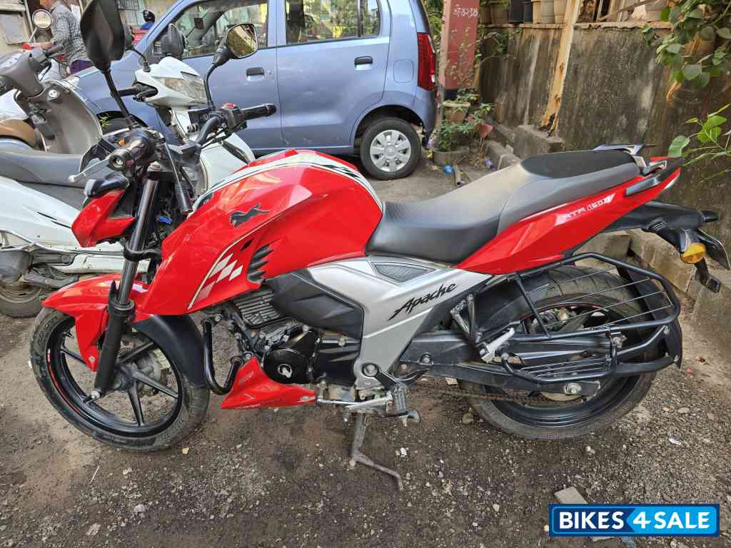 Red TVS Apache RTR 160 4V