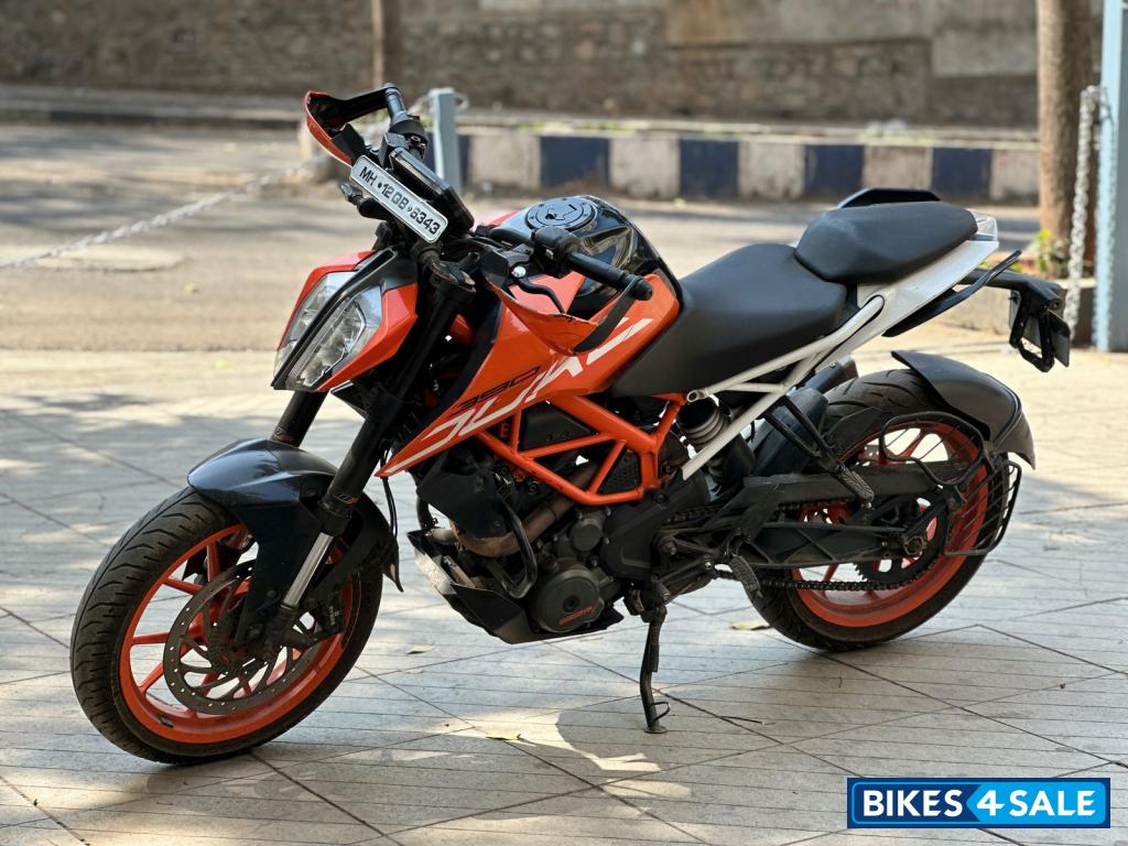 Electric Orange KTM Duke 390