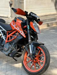 Electric Orange KTM Duke 390