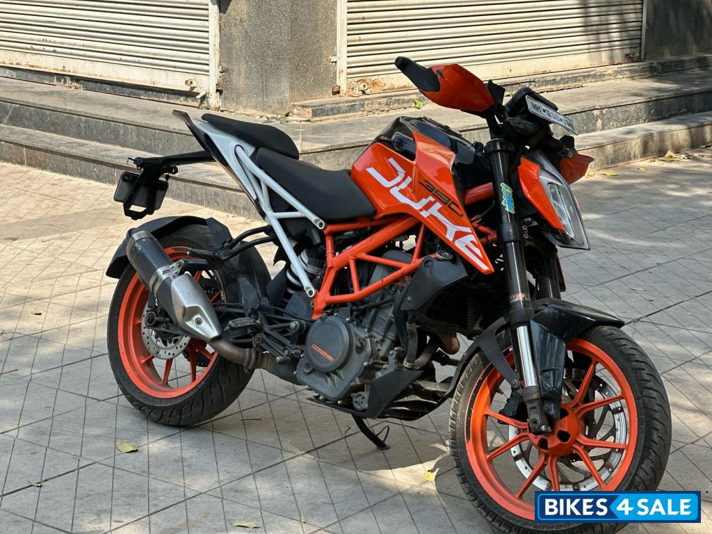 Electric Orange KTM Duke 390