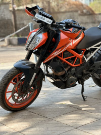 Electric Orange KTM Duke 390
