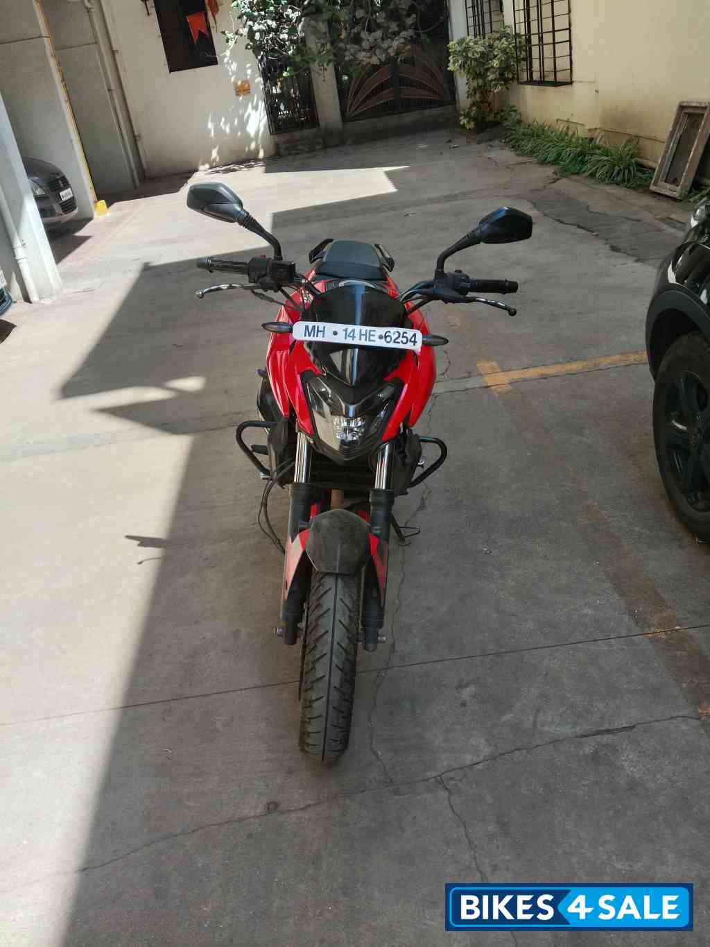 Bajaj Dominar 400 Disc