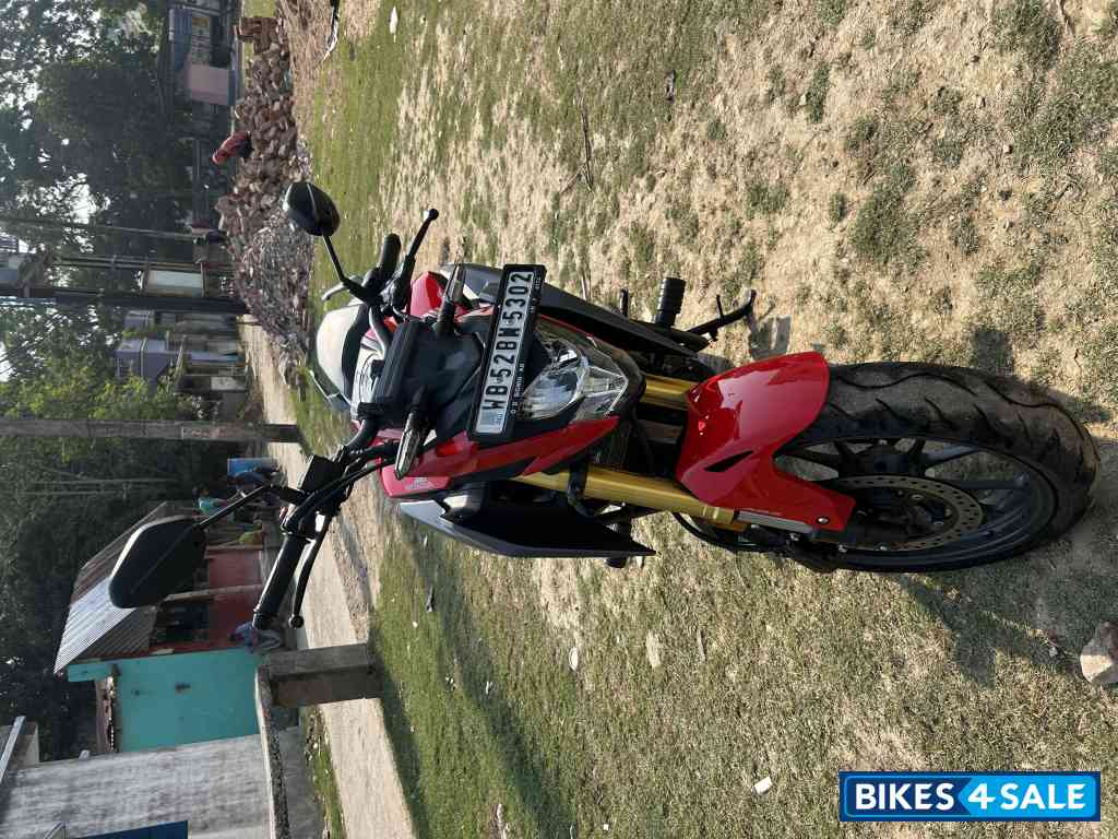 Red Honda CB300F Deluxe Pro Red Honda CB300F Deluxe Pro