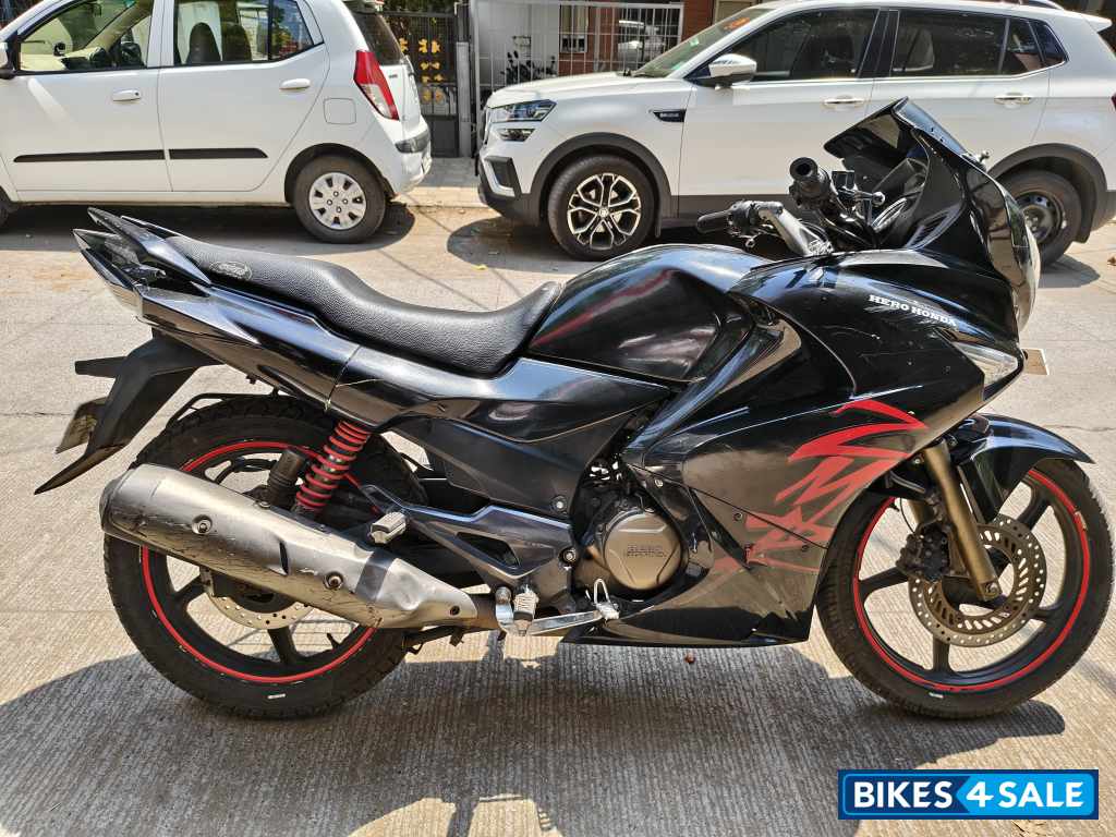 Black Hero Karizma ZMR