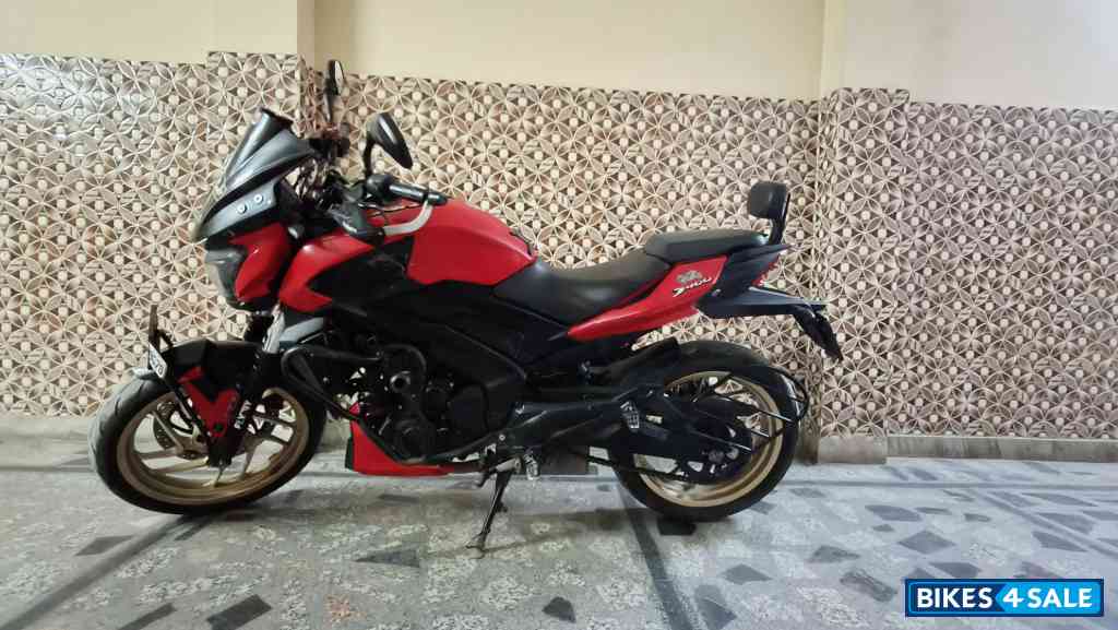 Red Bajaj Dominar 400