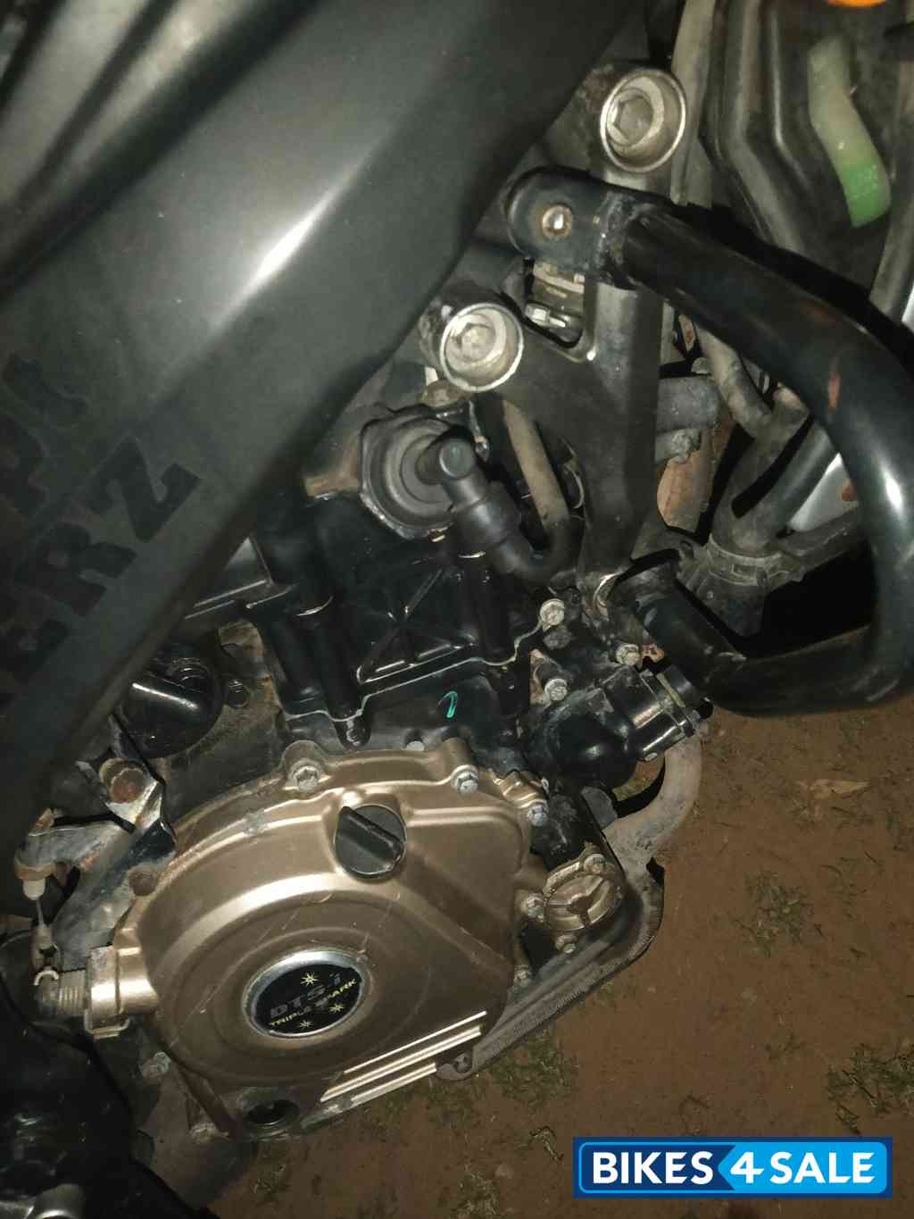 Black Bajaj Pulsar 200 NS