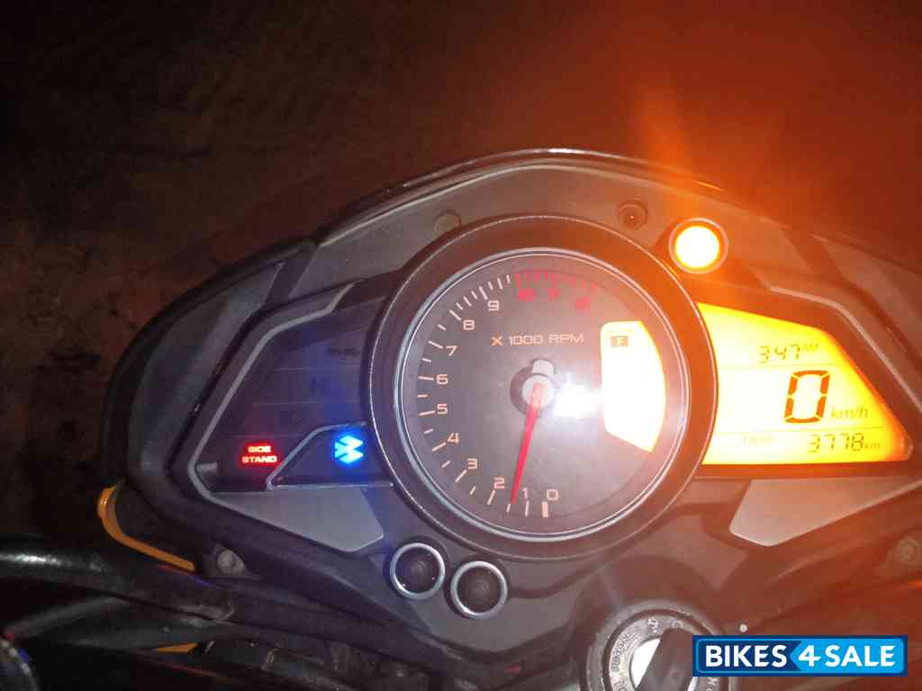 Black Bajaj Pulsar 200 NS Black Bajaj Pulsar 200 NS