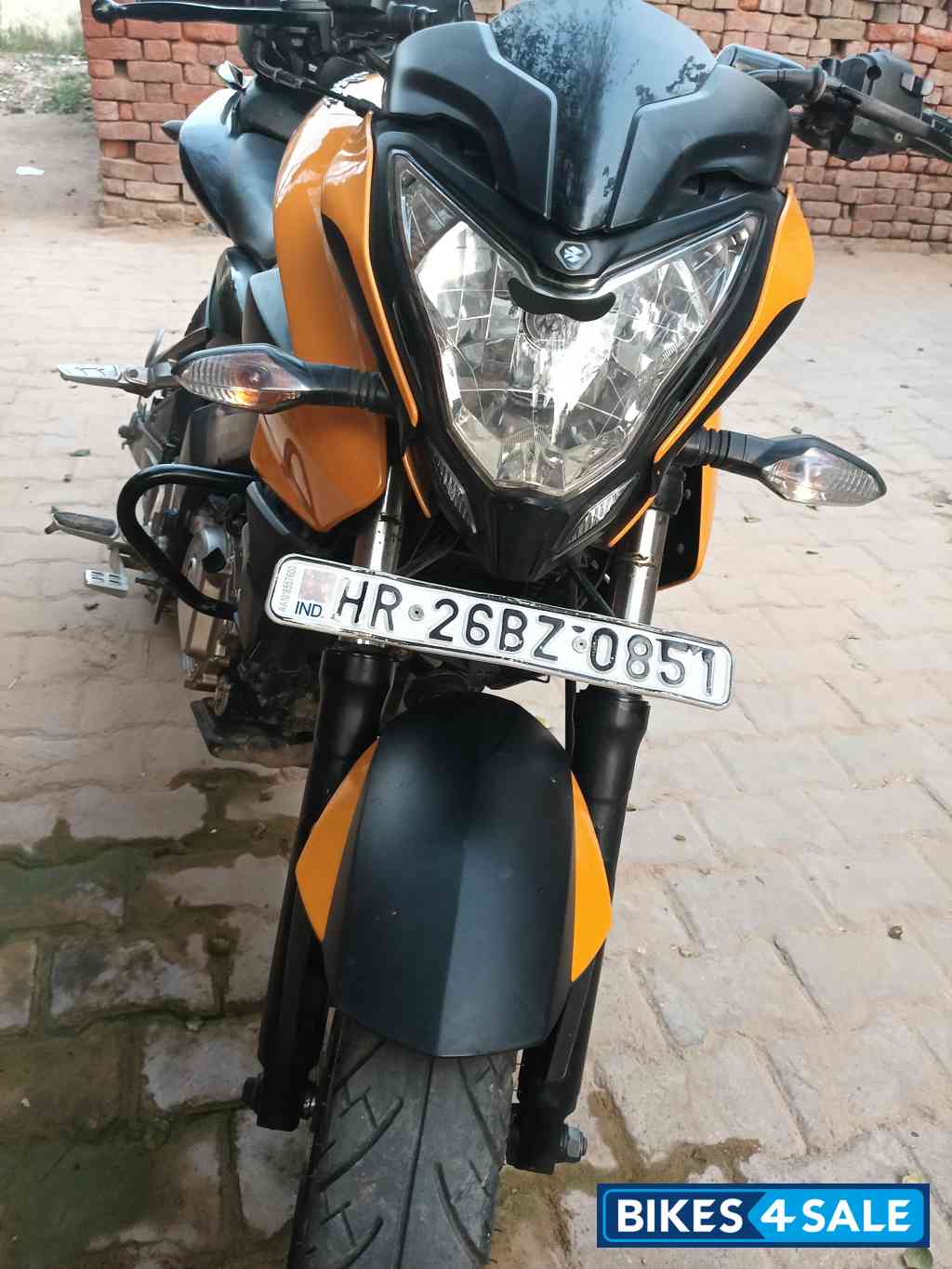 Black Bajaj Pulsar 200 NS Black Bajaj Pulsar 200 NS