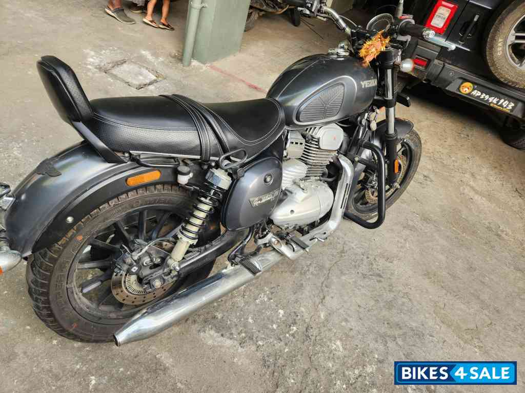 Gallant Gray Yezdi Roadster Chrome Gallant Gray Yezdi Roadster Chrome