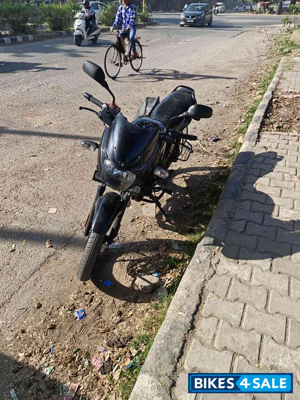 Bajaj Pulsar 125 Neon Disc Single Seat