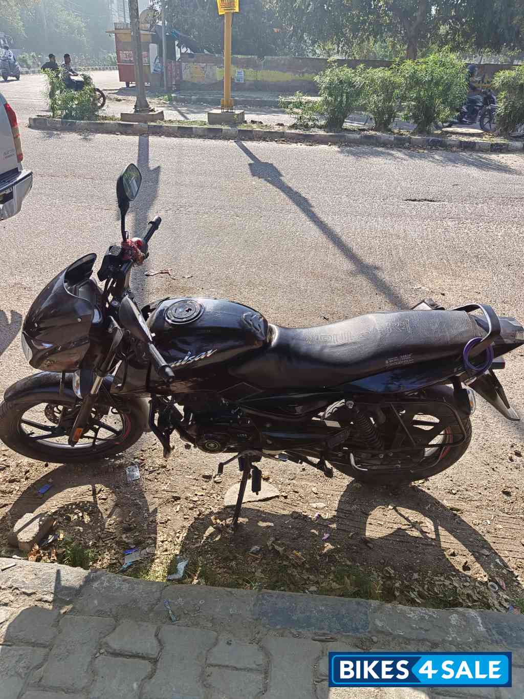 Bajaj Pulsar 125 Neon Disc Single Seat