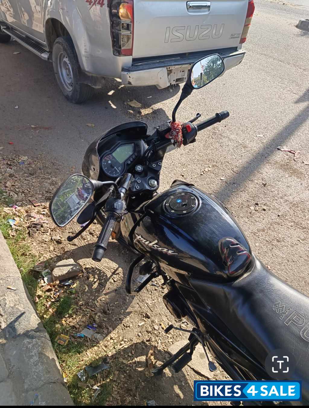 Bajaj Pulsar 125 Neon Disc Single Seat