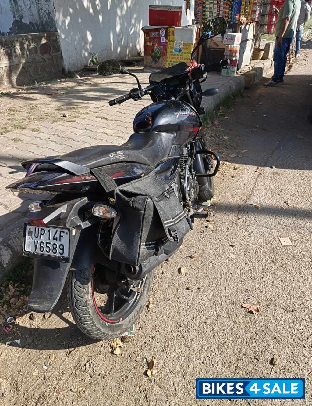 Bajaj Pulsar 125 Neon Disc Single Seat
