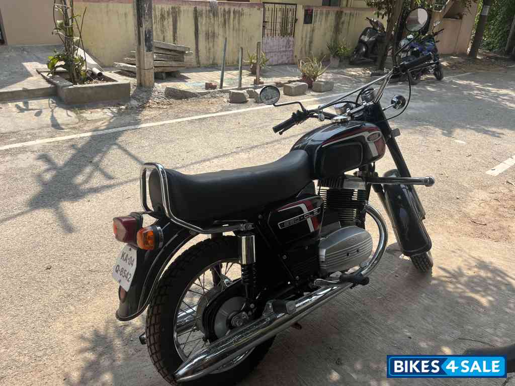 Red Ideal Jawa Yezdi CL II