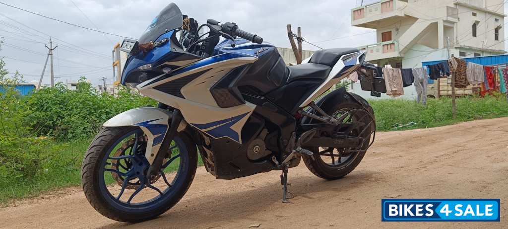 Bajaj Pulsar RS 200 ABS
