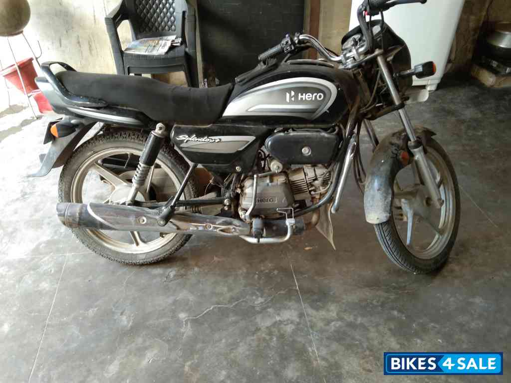 Black And White Hero Splendor Plus BS6