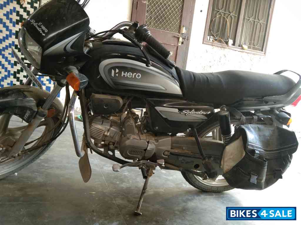 Black And White Hero Splendor Plus BS6