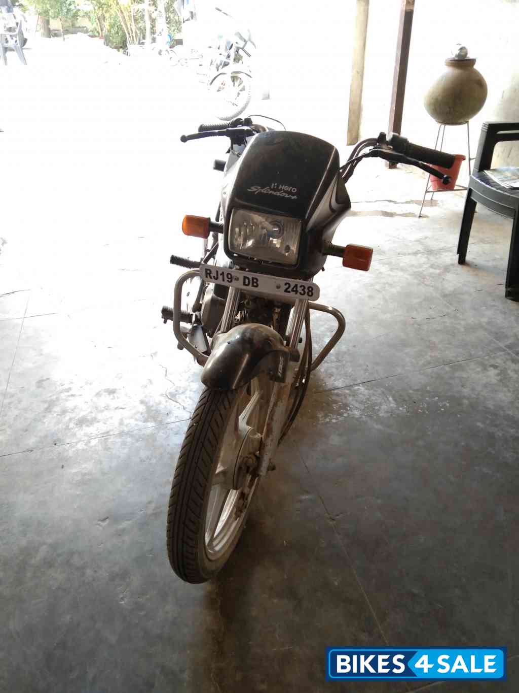 Black And White Hero Splendor Plus BS6