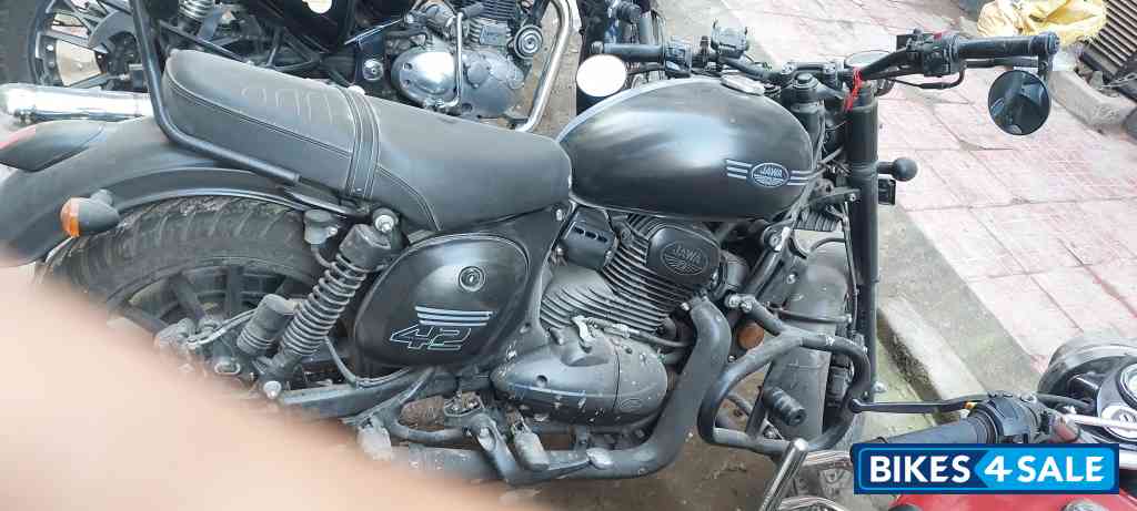 Jawa 42 Dual Channel ABS AllStar Black