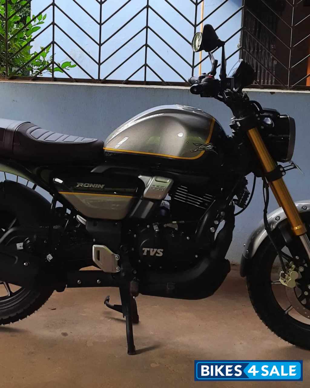 TVS Ronin DS