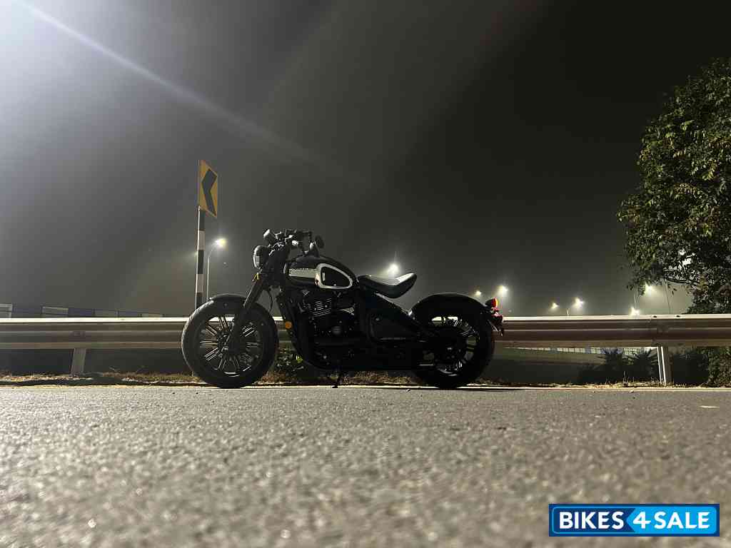 Black Jawa 42 Bobber Dual Channel ABS