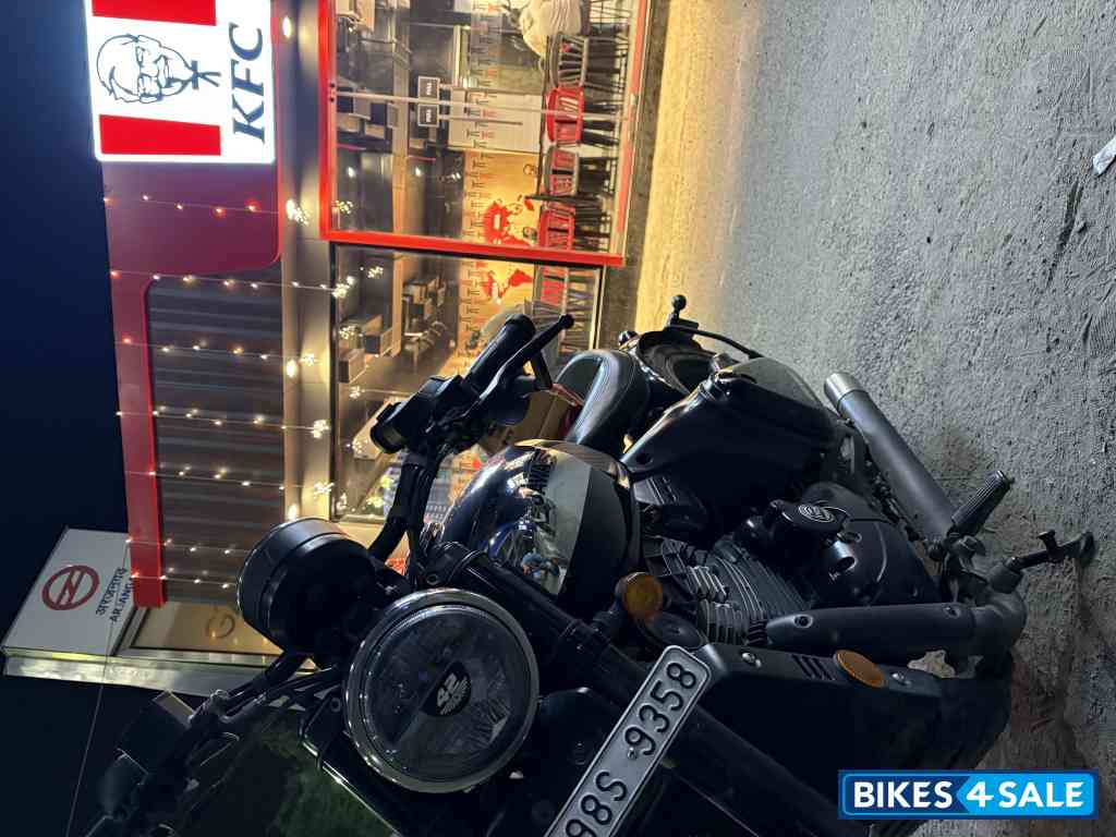 Black Jawa 42 Bobber Dual Channel ABS